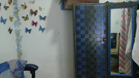 Snapshot of hairygirl83 chatting on 01-19-26, 11:36 hairygirl83 online show from 01-19-26, 11:36