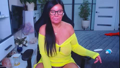 Snapshot of hairypussygranny chatting on 10-18-25, 09:10 Monika online show from 10-18-25, 09:10