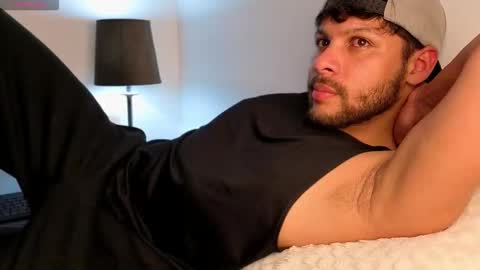 Independent       model  online show from 10-19-25, 01:17