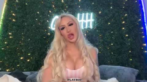 Halia Hill online show from 04-12-26, 08:58