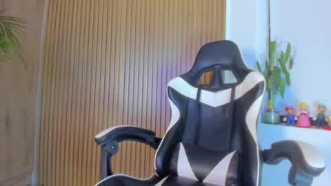 Snapshot of hall_anahiis chatting on 10-14-25, 12:33 Anahis online show from 10-14-25, 12:33