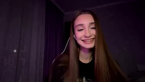 Snapshot of halliemcanaw chatting on 11-05-25, 05:24 Holly online show from 11-05-25, 05:24