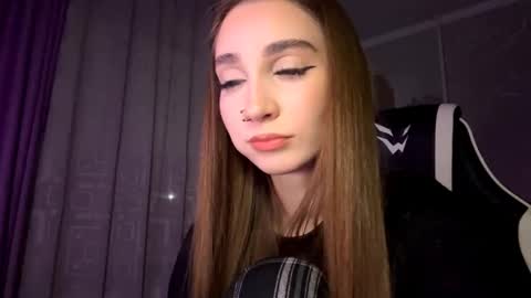 Snapshot of halliemcanaw chatting on 11-06-25, 06:31 Holly online show from 11-06-25, 06:31