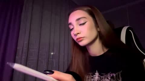 Snapshot of halliemcanaw chatting on 11-08-25, 07:45 Holly online show from 11-08-25, 07:45