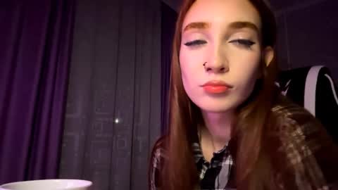 Snapshot of halliemcanaw chatting on 11-12-25, 07:57 Holly online show from 11-12-25, 07:57