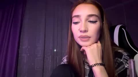 Snapshot of halliemcanaw chatting on 11-13-25, 06:51 Holly online show from 11-13-25, 06:51