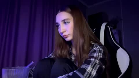 Snapshot of halliemcanaw chatting on 11-21-25, 07:34 Holly online show from 11-21-25, 07:34