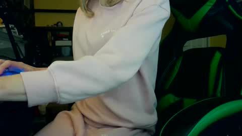 Snapshot of hamptoncriz chatting on 02-26-26, 02:05 Sissy Sarah-Louise online show from 02-26-26, 02:05