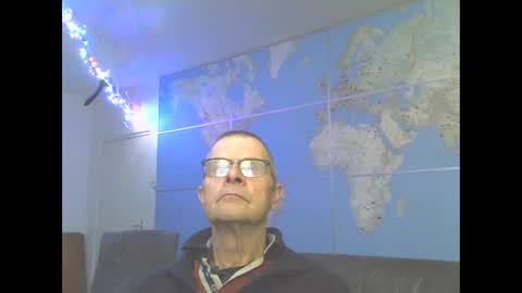 Prefer men 80 online show from 11-23-25, 03:45