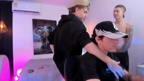 leonardfarrucknick and otis online show from 11-20-25, 02:23