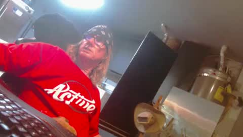 Handystudman online show from 12-25-24, 09:56