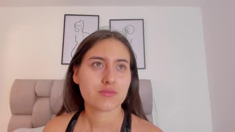 hanna__evans_ online show from 09-11-25, 11:54