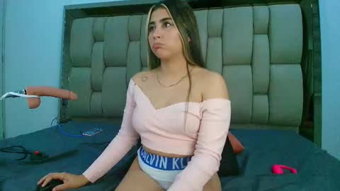 Snapshot of hanna_castro chatting on 09-21-25, 05:09 Hanna Castro online show from 09-21-25, 05:09