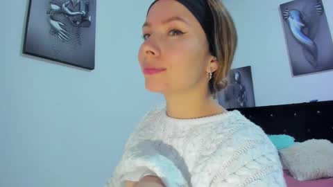 Snapshot of hanna_cute111 chatting on 11-21-25, 10:19 Hanna online show from 11-21-25, 10:19