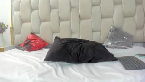 Snapshot of hanna_lens chatting on 02-25-26, 05:00 Hanna lens online show from 02-25-26, 05:00