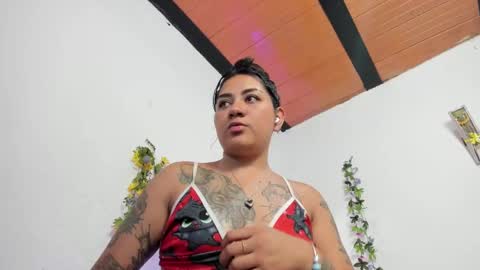 Snapshot of hanna_moore1 chatting on 02-26-25, 10:09 Camila online show from 02-26-25, 10:09