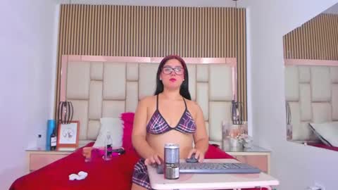 HannaClaire online show from 09-28-25, 04:40