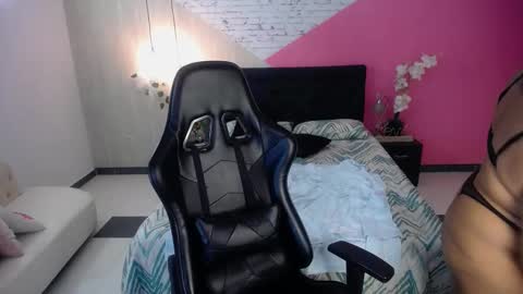 Hannah  online show from 10-17-25, 05:48