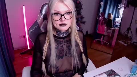 Hannah online show from 01-17-25, 03:45