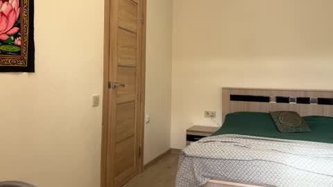 hannah levis  online show from 02-12-26, 07:47