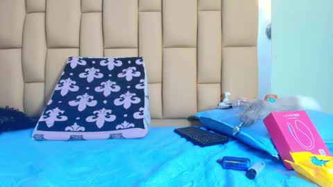 hannah_teehn online show from 10-14-25, 07:36