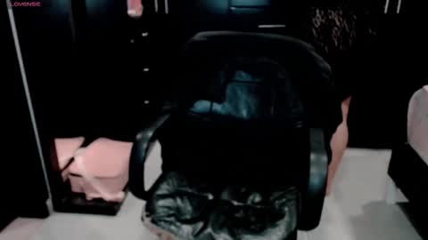 hannah_v online show from 11-17-25, 01:44