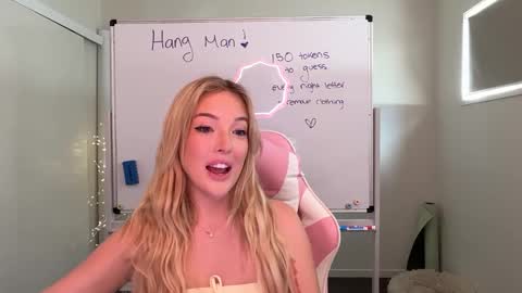 Snapshot of hannahbbxx chatting on 01-08-25, 04:12 Hannah online show from 01-08-25, 04:12