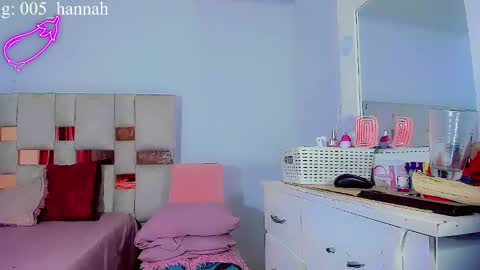 Snapshot of hannahsmit_ chatting on 10-02-25, 06:42 hannahsmit_ online show from 10-02-25, 06:42