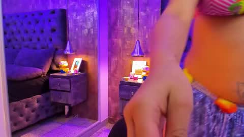Hannah online show from 09-18-25, 03:58