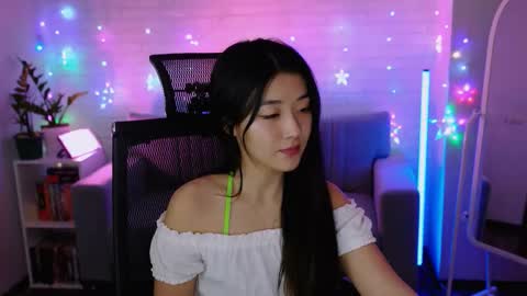 Snapshot of hannarosie chatting on 12-15-25, 07:18 hannarosie online show from 12-15-25, 07:18