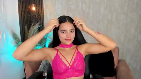 Snapshot of hannawells_ chatting on 11-18-25, 08:57 Hanna online show from 11-18-25, 08:57