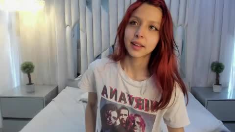 Hanni  online show from 02-25-25, 02:00
