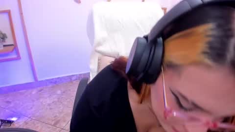 Snapshot of hannybelle__ chatting on 09-25-25, 06:22 Hanny online show from 09-25-25, 06:22