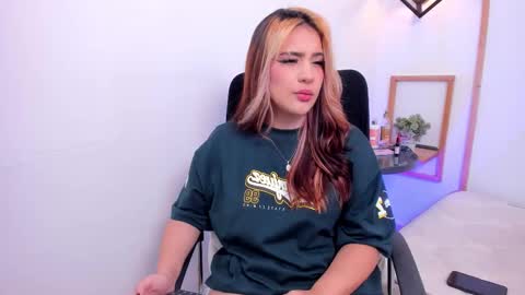 Snapshot of hannybelle__ chatting on 12-02-25, 02:23 Hanny online show from 12-02-25, 02:23