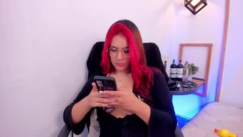 Snapshot of hannybelle__ chatting on 12-16-25, 04:34 Hanny online show from 12-16-25, 04:34