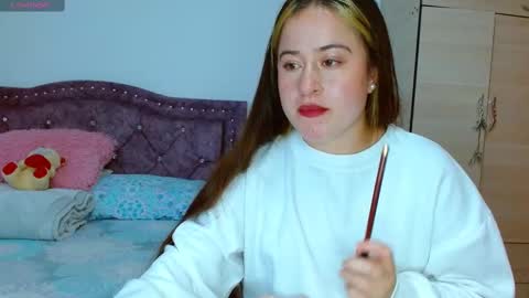 Snapshot of hanssel_tess chatting on 10-23-25, 08:18 isabella online show from 10-23-25, 08:18