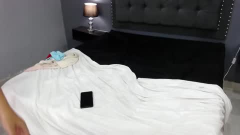 Snapshot of hanyo_and_cattie chatting on 12-04-24, 05:33 hanyo_and_cattie online show from 12-04-24, 05:33