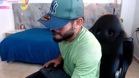 hanz_col online show from 12-17-25, 01:55