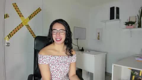 Happer Quinn  Mr Hale online show from 12-23-25, 08:45