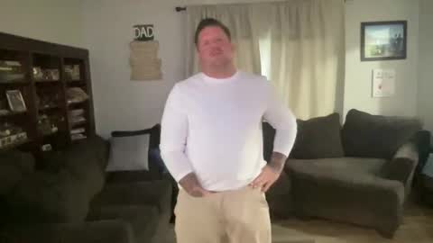 Snapshot of happilymarr1ed chatting on 11-21-25, 03:54 DadBod online show from 11-21-25, 03:54