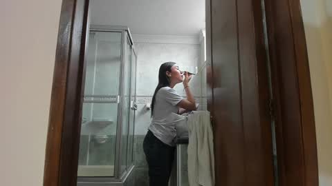 happy_cream_ online show from 12-18-24, 12:29