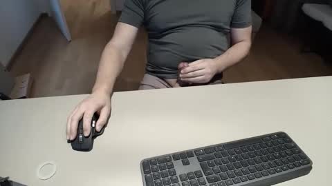 Snapshot of happybugger chatting on 12-23-25, 11:08 Cum for you online show from 12-23-25, 11:08