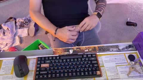 Snapshot of happyendingstory chatting on 11-18-25, 07:07 Josh Hamilton online show from 11-18-25, 07:07