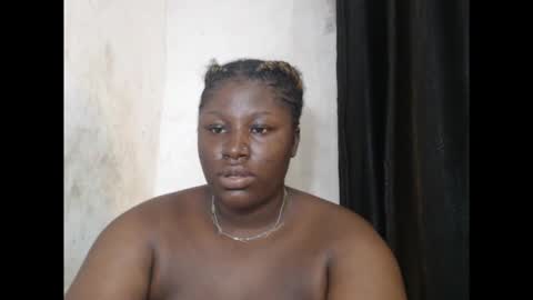 Snapshot of happyslut7 chatting on 10-15-25, 07:03 happyslut7 online show from 10-15-25, 07:03