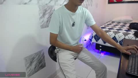 Snapshot of hardsexlove08 chatting on 01-05-25, 01:36 Andres Dean online show from 01-05-25, 01:36