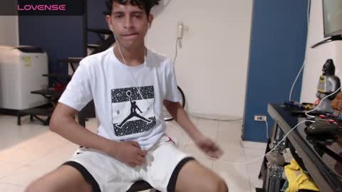Snapshot of hardsexlove08 chatting on 02-26-25, 01:00 Andres Dean online show from 02-26-25, 01:00