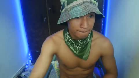 Snapshot of harry_benson_hot chatting on 10-11-25, 02:33 david escobarz insta..gram online show from 10-11-25, 02:33