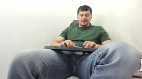 Snapshot of harrydaviss chatting on 12-21-24, 07:35 alpha online show from 12-21-24, 07:35