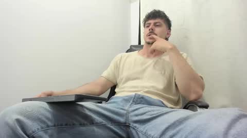 Snapshot of harrydaviss chatting on 09-27-25, 05:12 alpha online show from 09-27-25, 05:12