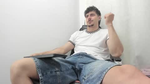 Snapshot of harrydaviss chatting on 10-08-25, 05:05 alpha online show from 10-08-25, 05:05